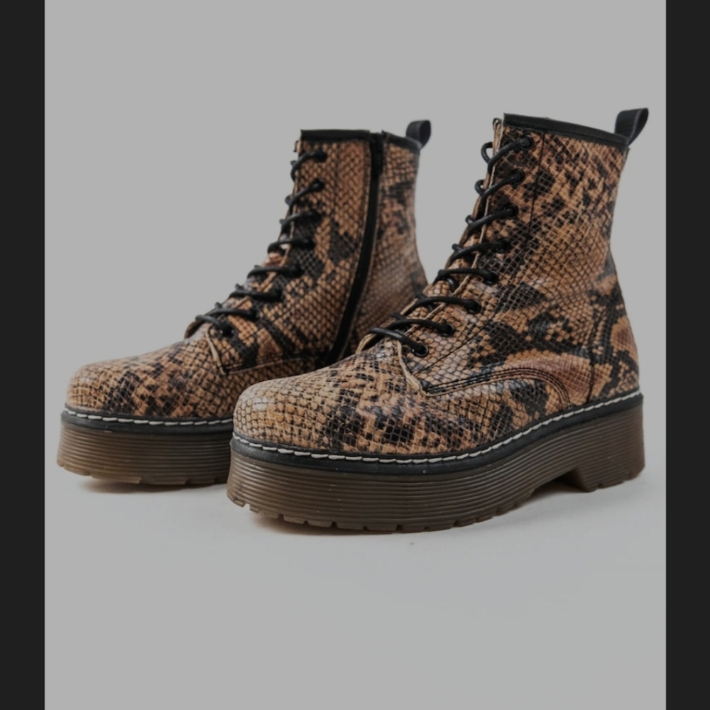 Platform boots